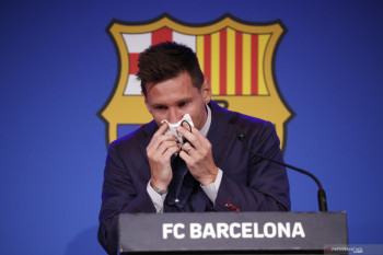 Messi menangis saat ucapkan selamat tinggal Barcelona