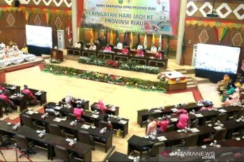 12 pejuang Riau dianugerahi penghargaan  saat paripurna HUT Riau