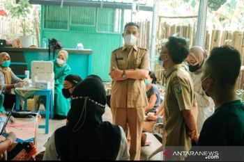Ratusan pelaku wisata di zona hijau Lombok mengikuti vaksinasi COVID-19