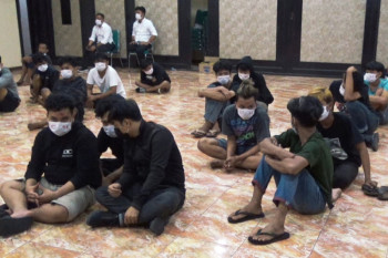 Lagi, polisi tangkap 28 terduga pelaku tarung bebas di Makassar