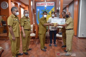 Pemprov Sulteng terima bantuan Rp500 juta dari PT Oti untuk tangani COVID