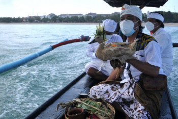 Ritual Memohon Pandemi COVID-19 Berakhir