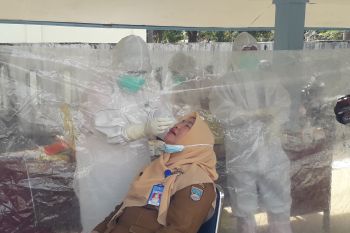 Satu staf terpapar COVID-19, seluruh staf Disdukcapil lakukan tes usap antispasi penyebaran