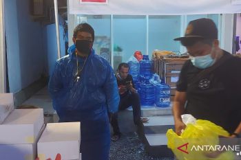 Warga Sigi  tempuh 70 KM bantu makanan kepada warga isoman di Palu