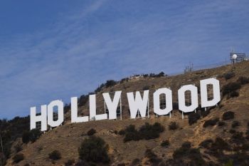 Bintang Hollywood &amp; Bollywood bersatu tangani pandemi COVID-19 di India
