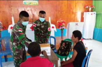 Satgas TNI Yonif 403 lakukan layanan pengobatan gratis warga perbatasan RI-PNG
