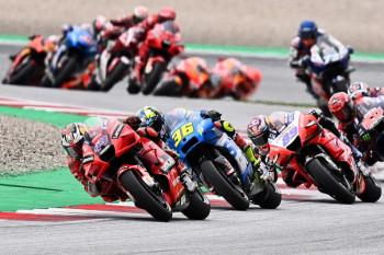 Pebalap MotoGP kini dapat peringatan lewat dasbor  bila "nakal" di trek