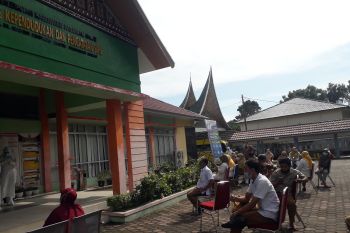 Hasil tes usap COVID-19 staf belum keluar, pelayanan tatap muka Disdukcapil Pasaman Barat masih tutup