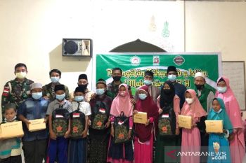 Satgas TNI Yonif 131 doa bersama warga perbatasan sambut HUT RI