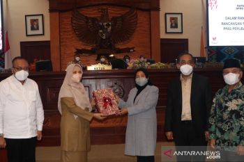Pemprov NTB menyerahkan KUA-PPAS 2021 ke DPRD