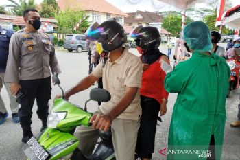 Cegah kerumunan warga Polres Kotawaringin Timur laksanakan vaksinasi "drive thru"
