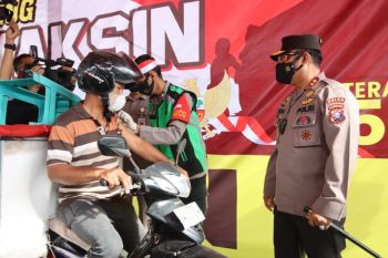 Vaksinasi 'drive thru' serentak Polda Kalteng targetkan 6.000 peserta