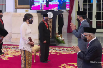 Presiden berikan Bintang Mahaputera Adipradana untuk Artidjo Alkostar