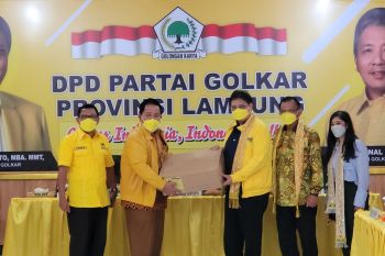 Airlangga Hartarto perintahkan kader Golkar aktif bantu tangani COVID-19