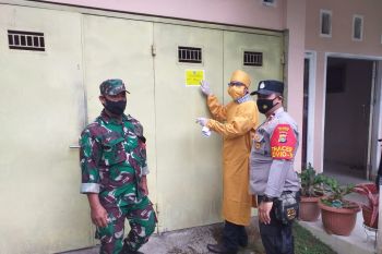Bhabinkamtibmas dan Babinsa Pagutan dampingi tim tracer "tracing contact COVID-19"