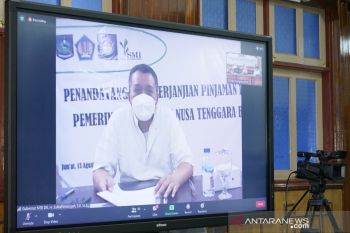 Gubernur NTB dan Direktur SMI menandatangani pinjaman Rp750 miliar