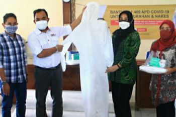 SIG gandeng 30 ibu rumah tangga produksi 1.400 baju hazmat