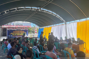 Warga di perbatasan RI-Timor Leste terima suntikan vaksin dosis pertama