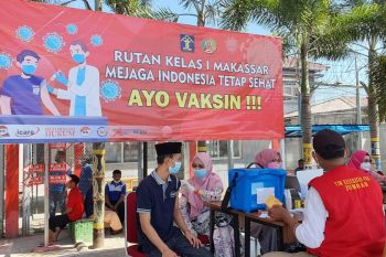Ratusan narapidana Rutan Makassar jalani vaksinasi COVID-19 jelang Hari Kemerdekaan RI