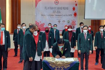 Muhammad Riendra dilantik sebagai Ketua IDI Padang 2021-2024