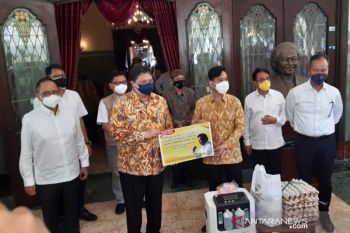 Menko Airlangga pastikan perlindungan  sosial masyarakat sudah berjalan