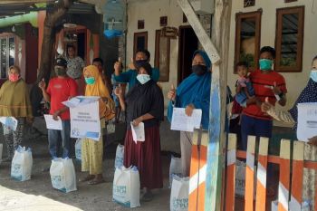 YBM PLN UP3 Bima kembali salurkan 150 paket sembako