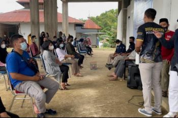 Polda Sulbar dan Universitas Muhammadiyah Mamuju gelar vaksinasi massal