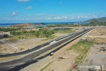 Pengaspalan lintasan utama sirkuit Mandalika jadi kado HUT RI ke-76