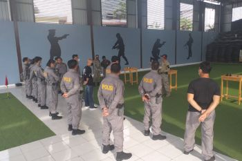 Tingkatkan kemampuan, anggota Tekab 308 gelar latihan nembak