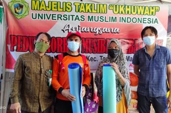 PKK dan MT Ukhuwah UMI bantu korban kebakaran di Jalan Muhammad Tahir Makassar