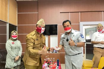 Jasa Raharja beri penghargaan kepada enam pegawai UPTD Wilayah I Samsat Lampung