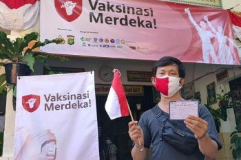 Polda gelar vaksinasi Merdeka Siger Lampung sambut HUT ke-76 RI