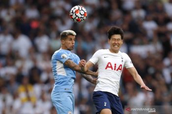 Bek Manchester City Cancelo diserang dalam  perampokan di rumahnya