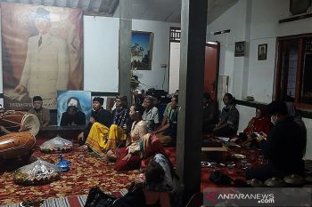 Seniman Banyumas sambut HUT Ke-76 RI dengan  pergelaran seni