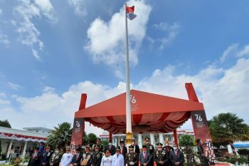 Gubernur Enembe  minta milenial maknai kemerdekaan RI dengan baik