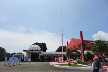 Gabriella Jomilena pembawa bendera bersemangat di tengah pandemi