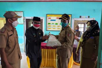 Pemkab Sigi  bantu kebutuhan pangan warga isoman di Dolo