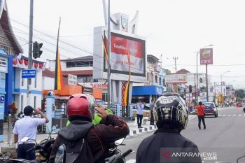 HUT RI ke-76 di pertigaan PDAM Padang Panjang, pengendara detik-detik proklamasi