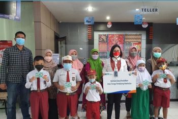 BRI beri beasiswa 100  anak-anak tenaga medis