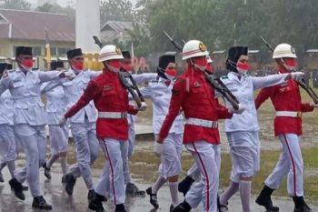 Diguyur hujan deras, upacara HUT ke-76 RI di Buton Selatan khidmat