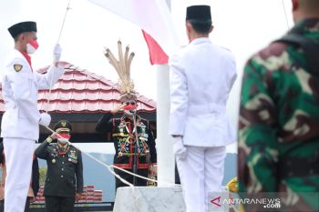 Wagub Kaltara Irup HUT ke-76 RI di Gunung Yuvai Semaring, Krayan