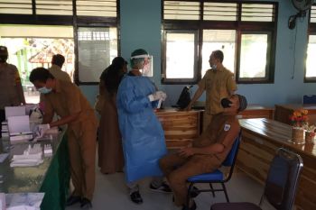 Tenaga pengajar di SMPN 1 Taliwang ditesting dan tracing, 1 orang reaktif