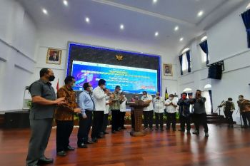 Gubernur Papua Lukas luncurkan website Siap Waropen dan kredit Papeda