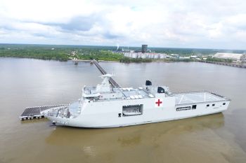 KRI Semarang-594 sandar di Pelabuhan Dumai bawa stok oksigen untuk Riau