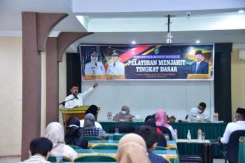 Pelaku IKM di Bengkalis dilatih menjahit untuk bertahan di tengah pandemi