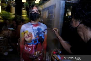 Kedai kopi di Bali tampilkan "body painting" meriahkan HUT RI