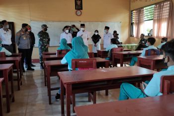 Wali Kota Mataram memantau kegiatan PTM hari pertama