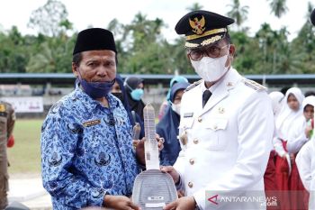 Solsel bertabur hadiah, 17 motor diserahkan pada HUT RI ke-76