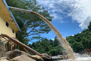 Rusak akibat banjir, instalasi pipa Perumda Air Minum Padang mulai diperbaiki
