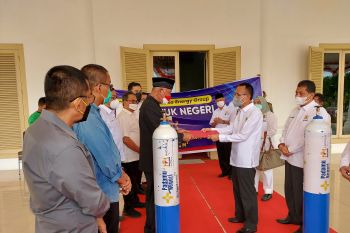 Kadin Sumbar bantu tabung oksigen untuk tangani  pasien COVID-19